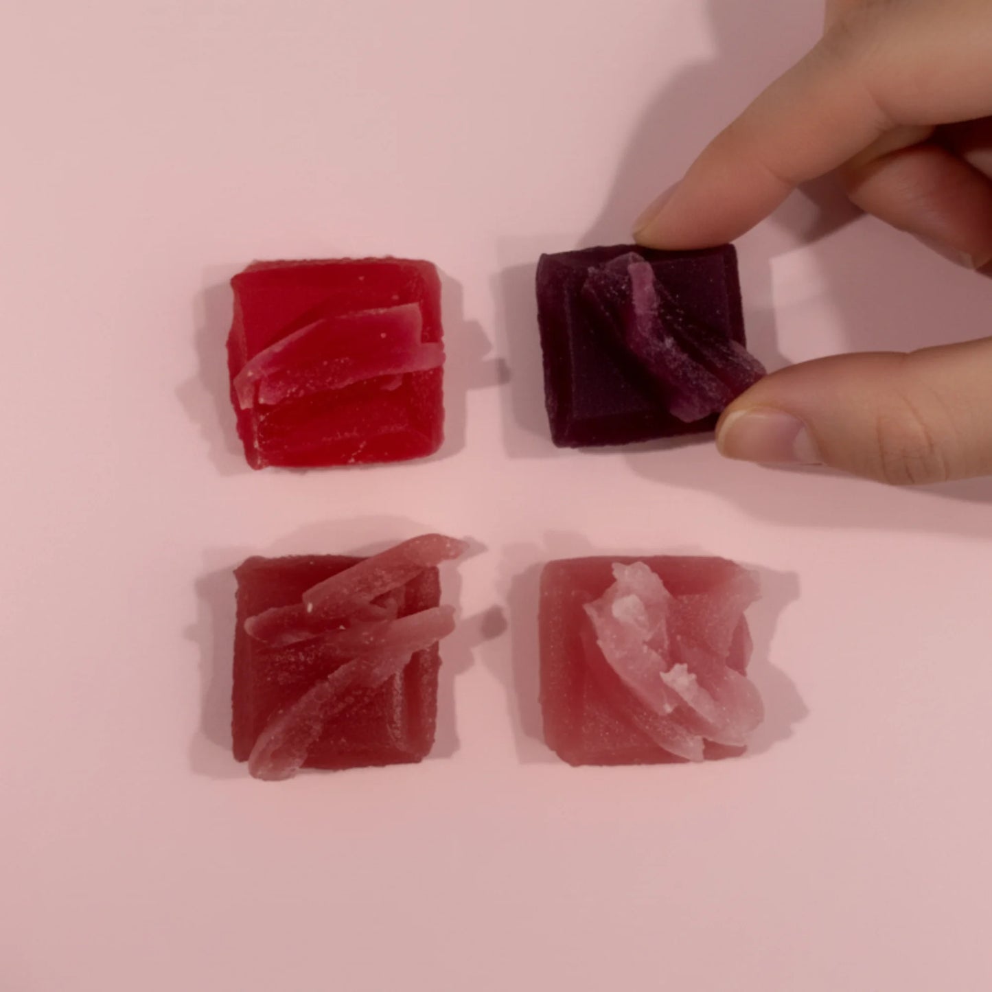 Minidoosje met 4 eetbare kristallen met rode vruchten
