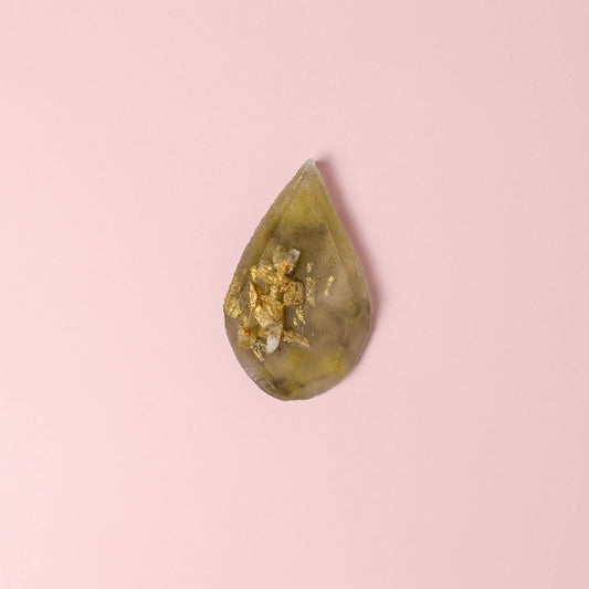 Edible crystal with passion fruit