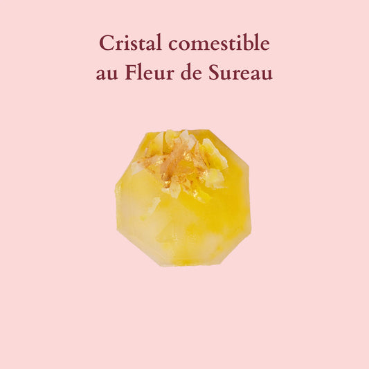 Edible crystal with elderflowers