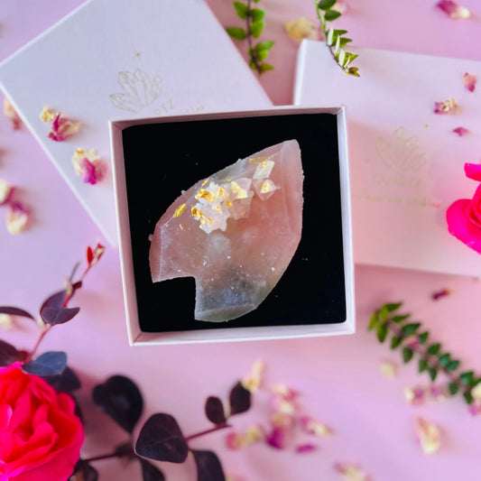 Edible crystal with cherry blossoms